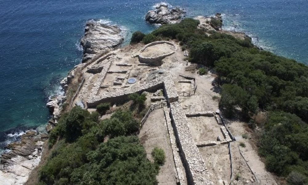 Χαλκιδική: Ανακαινίστηκε ο τάφος του Αριστοτέλη στα αρχαία Στάγειρα